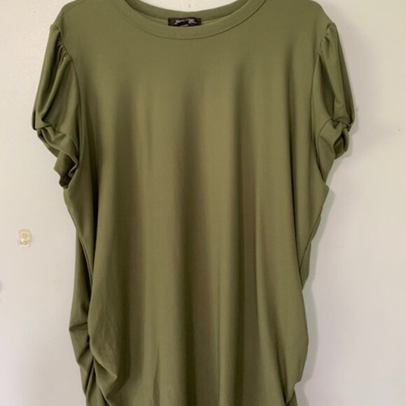 5 Tops-Bundle # 3 - Picture 5 of 11